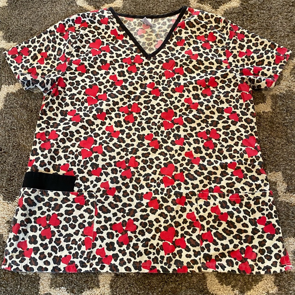 “B” Scrubs Ladies SZ 1X Top Red Hearts with Black & Brown Cheetah Print